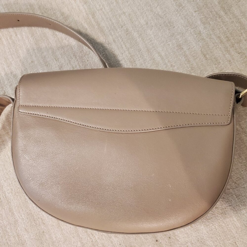 Cuyana half moon shoulder bag in Taupe - Picture 6 of 8
